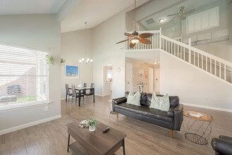 16026 Hidden Acres Dr in Houston, TX - Building Photo - Building Photo