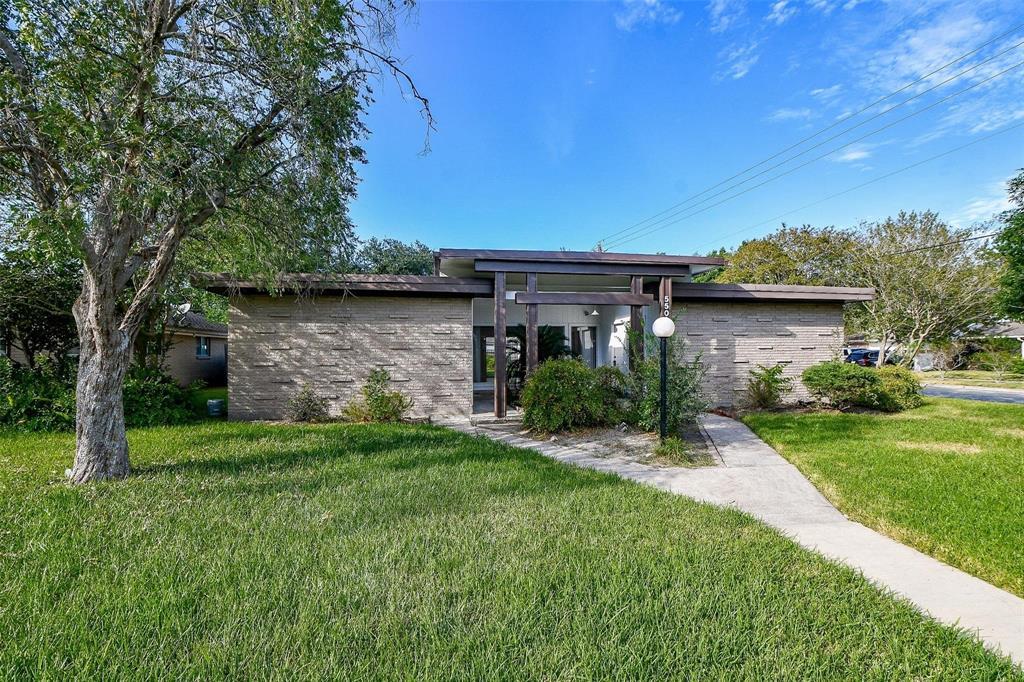 5502 Dumfries Dr in Houston, TX - Building Photo