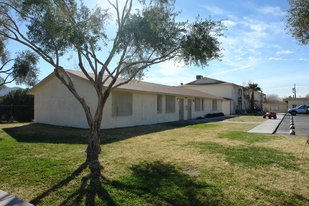 4887-4899 Owens Ave in Las Vegas, NV - Foto de edificio