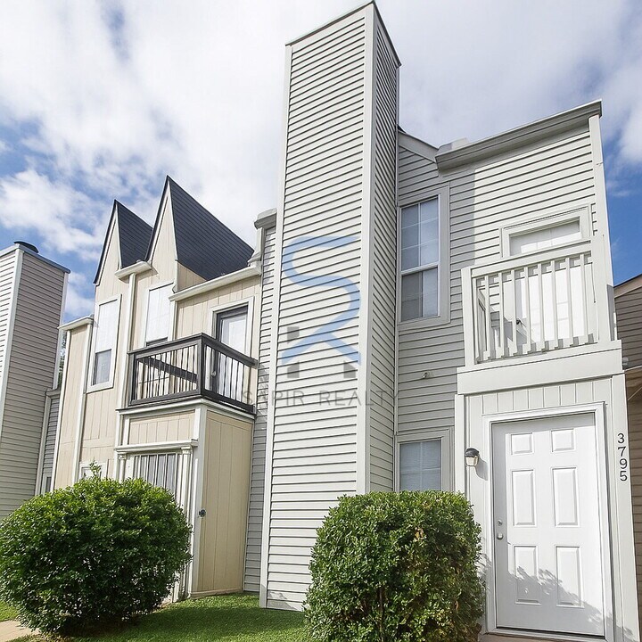 3795 London Dr in Decatur, GA - Foto de edificio