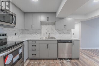 788-788 Hillside Dr in Kingston, ON - Building Photo - Building Photo