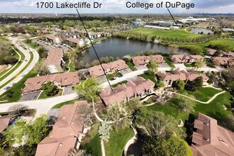 1700 Lakecliffe Dr in Wheaton, IL - Building Photo - Building Photo