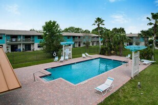650 W Pope Rd in St. Augustine, FL - Building Photo
