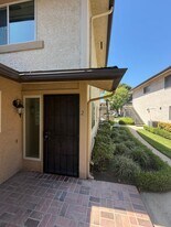 2003 N Avenida Vista Del Monte in Simi Valley, CA - Building Photo