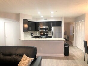 7350 Westpointe Blvd in Orlando, FL - Building Photo - Building Photo