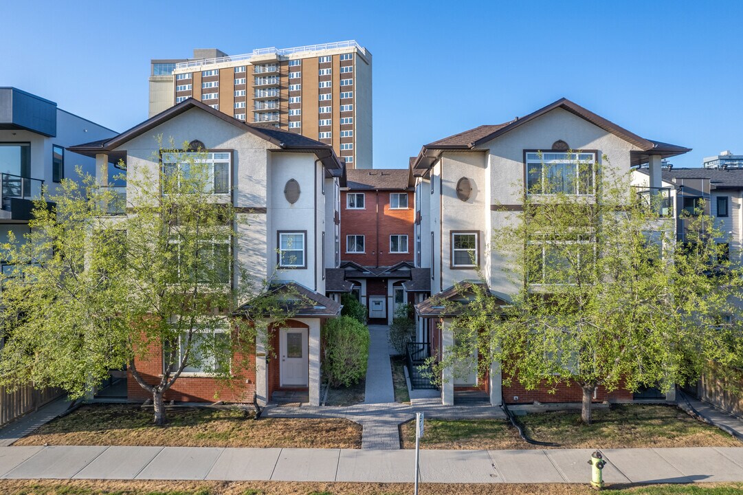 743-755 Mcdougall Rd NE in Calgary, AB - Building Photo
