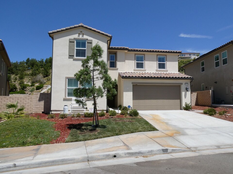 19075 Sark Pl in Santa Clarita, CA - Building Photo