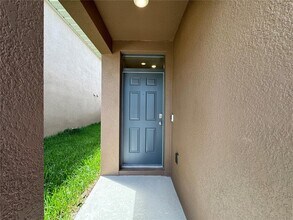1012 Victoria Parc Ave in Orange City, FL - Building Photo - Building Photo