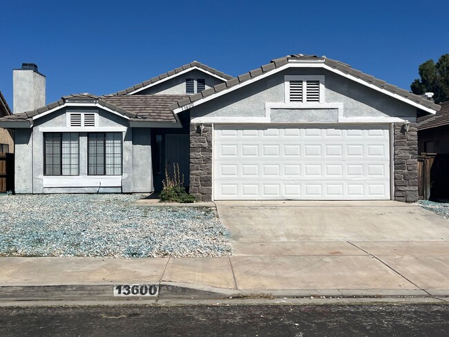 13600 Limestone Cir in Victorville, CA - Foto de edificio - Building Photo