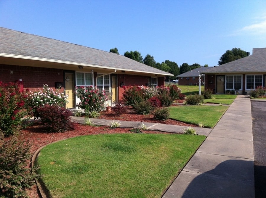 Dardanelle Retirement Center in Dardanelle, AR - Building Photo