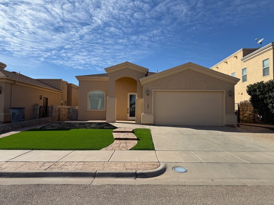 11541 Porfirio Payan Dr in El Paso, TX - Building Photo