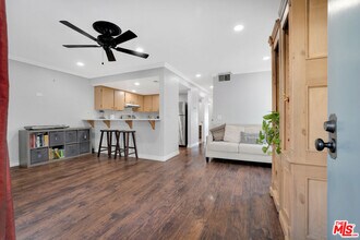 18209 Sierra Hwy in Santa Clarita, CA - Building Photo - Building Photo