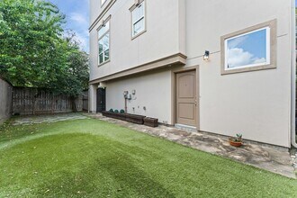 1105 Fowler St in Houston, TX - Building Photo - Building Photo