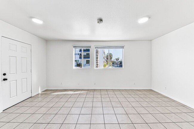 67 Alamitos Ave, Unit 10 in Long Beach, CA - Building Photo - Building Photo