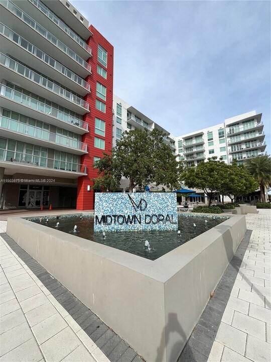 7661 NW 107th Ave, Unit 513 in Doral, FL - Foto de edificio