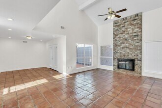 13911 Piping Rock Ln in Houston, TX - Building Photo - Building Photo