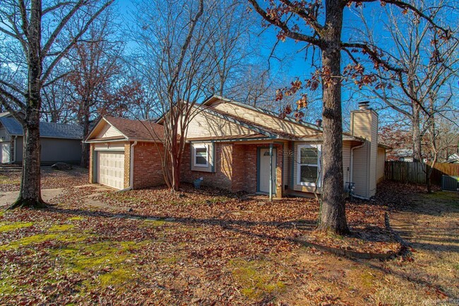 property at 18 Red Oak Pl
