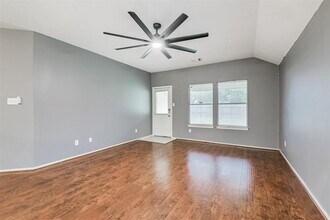 9502 Belleclaire Ln in Houston, TX - Building Photo - Building Photo
