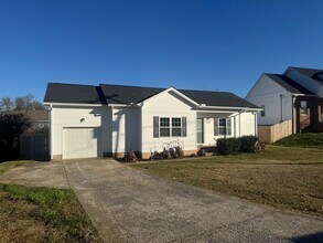 1225 Kendall Dr in Clarksville, TN - Building Photo - Building Photo