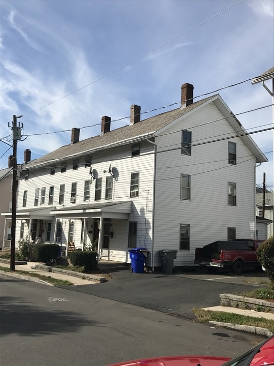 17 Cottage Green, Unit 15 in Enfield, CT - Foto de edificio