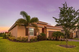 4919 Tobermory Way in Bradenton, FL - Building Photo - Building Photo