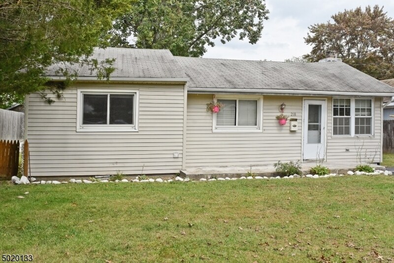 218 Hiawatha Blvd in Parsippany Troy Hills, NJ - Building Photo
