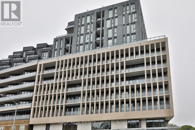 1-701 Hillsdale Ave W in Toronto, ON - Building Photo - Building Photo