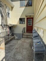 11 Cove View Dr in Stamford, CT - Building Photo