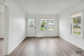 8440 Orchard Ave in Warren, MI - Building Photo - Building Photo