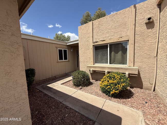 property at 708 E Colgate Dr