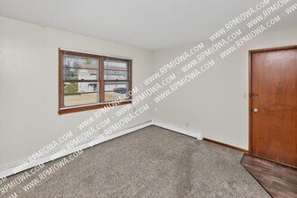 312 E 5th St in Huxley, IA - Building Photo - Building Photo