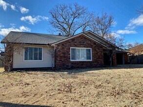 1330 Quail Run Cir in Bentonville, AR - Building Photo - Building Photo