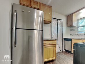 1604 Parker Ln, Unit B in Austin, TX - Foto de edificio - Building Photo