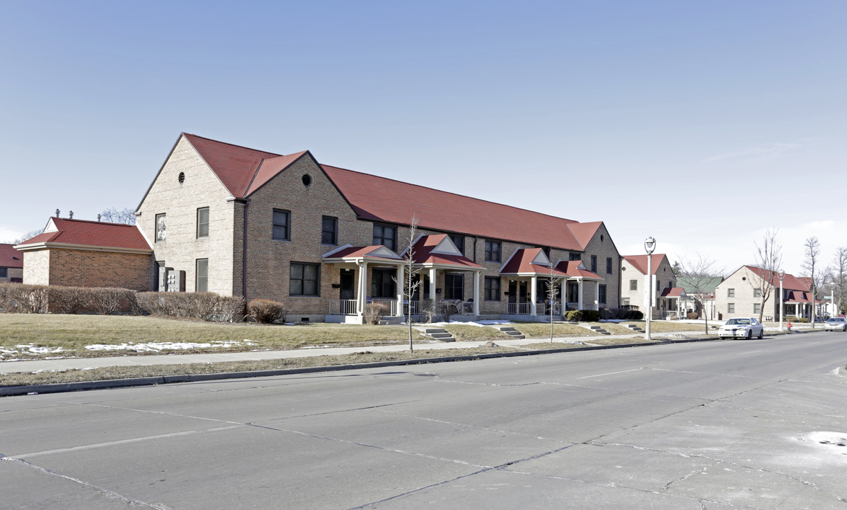 Parklawn in Milwaukee, WI - Foto de edificio