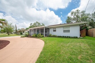 1113 Mary Jane Ln in Dunedin, FL - Foto de edificio - Building Photo