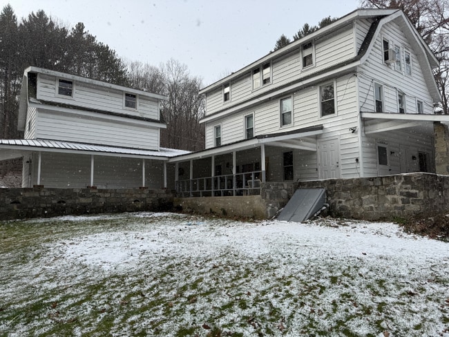 107 Munch Dr in Henryville, PA - Building Photo - Building Photo