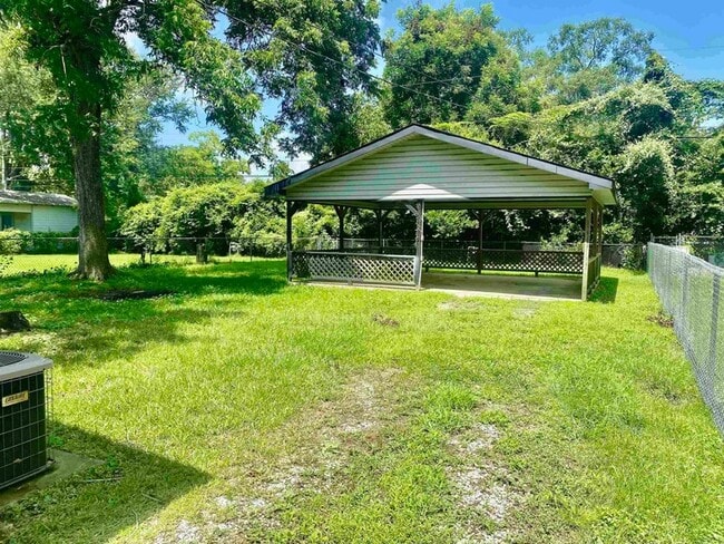 1113 Railroad St in Silsbee, TX - Building Photo - Building Photo