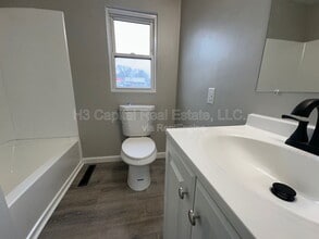 18 W Garfield St in Belleville, IL - Building Photo - Building Photo