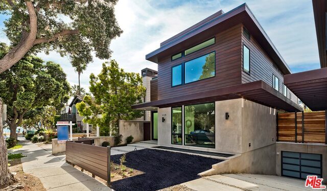 141 Hollister Ave in Santa Monica, CA - Building Photo