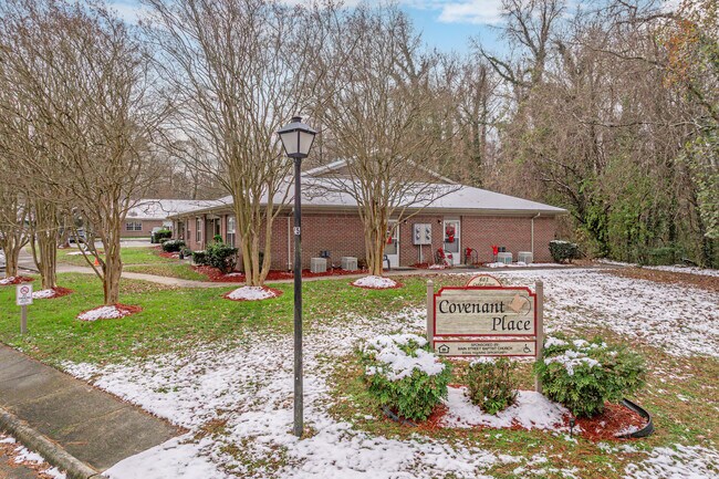 Covenant Place in Smithfield, VA - Building Photo - Building Photo