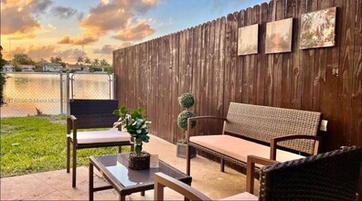 252 SW 10th Ave in Hallandale Beach, FL - Building Photo - Building Photo