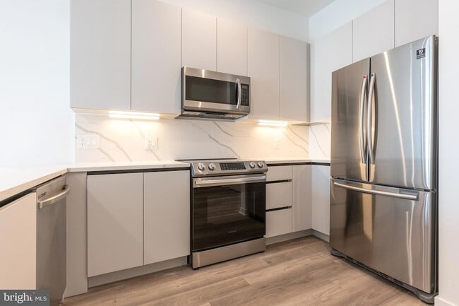 property at 3120 W Jefferson St