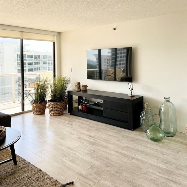 5757 Collins Ave in Miami Beach, FL - Building Photo - Building Photo