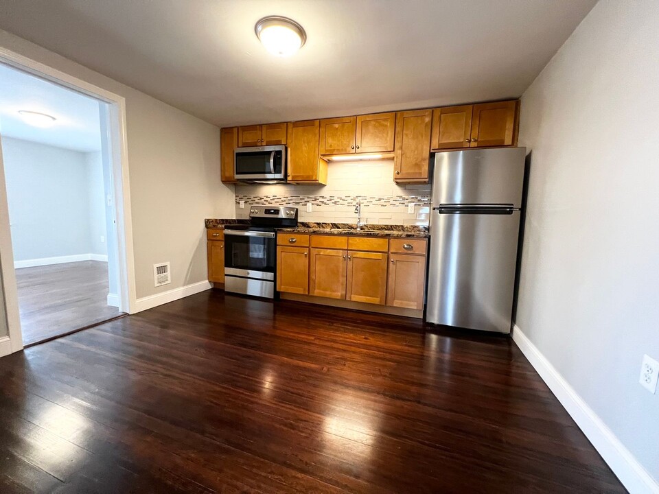 749 S Main St in Middletown, CT - Foto de edificio