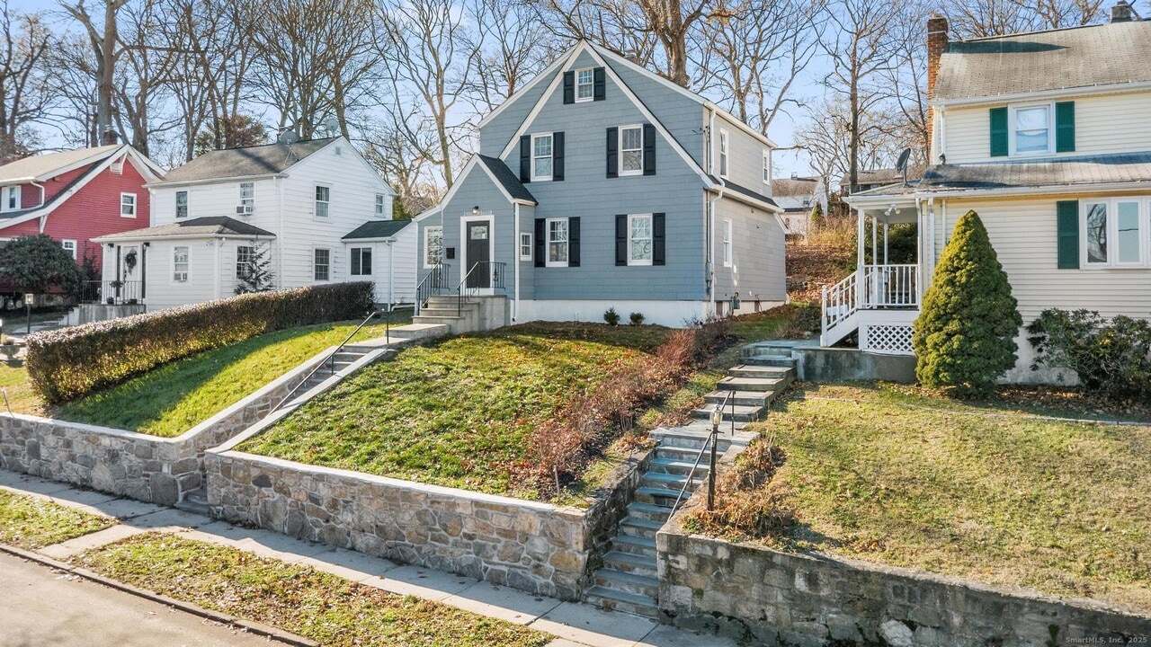 76 Palmer St in Stamford, CT - Building Photo