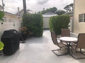 325 N Ocean Breeze-Unit -2 in Lake Worth, FL - Building Photo - Building Photo