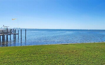 329 Bernard Ave in Sarasota, FL - Building Photo - Building Photo