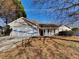 1606 Madison Dr in Bethlehem, GA - Building Photo