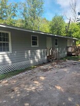 13703 Segrest Dr in Houston, TX - Building Photo