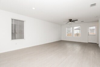 261 Amy Frances Dr in San Antonio, TX - Foto de edificio - Building Photo